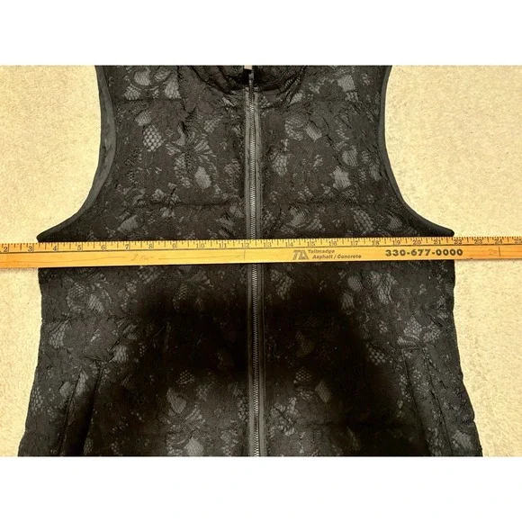 BANANA REPUBLIC Lace Overlay Puffer Vest Size Small - Picture 5 of 6